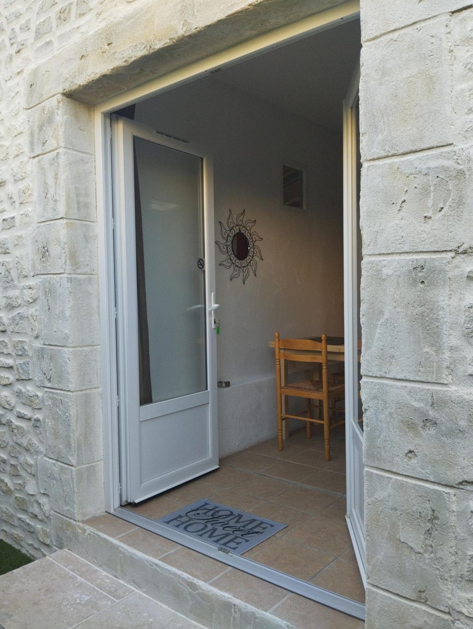 Bienvenue Au Pied Des Alpilles Apartment Saint-Etienne-du-Gres Exterior photo